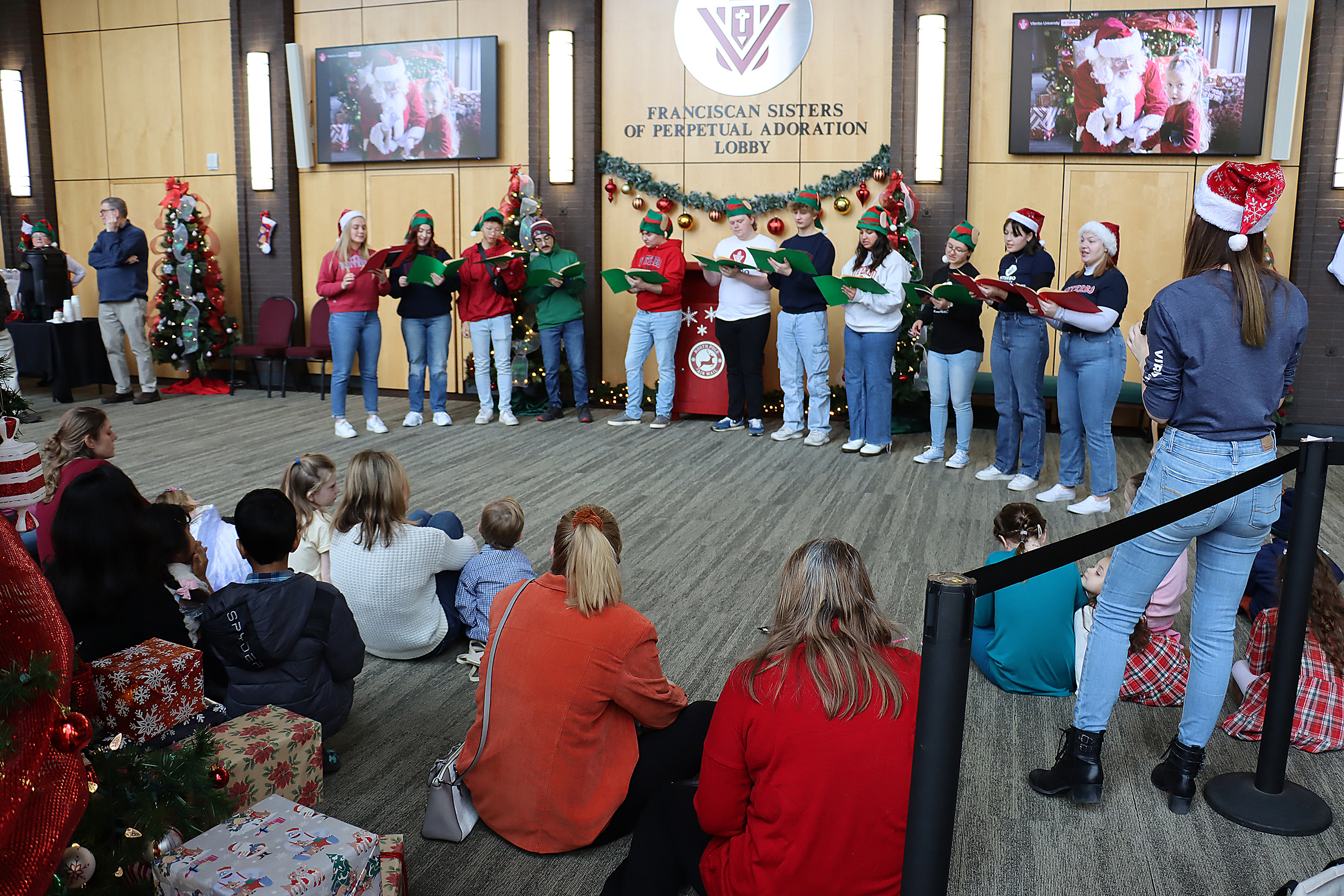 23 Christmas Party 7