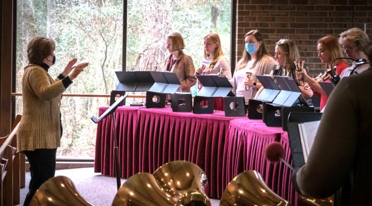 Lynnae Schatz and the Kinsman handbell choir