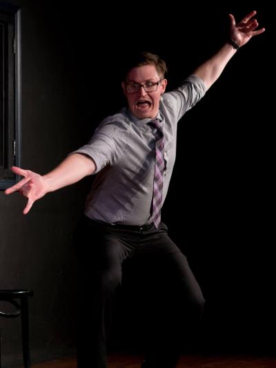 den første overlap sand Tim Metzler '13 Does First-Rate Work at Second City | Viterbo University