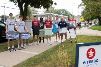 Move In Day Photo 2022 - Bball team and Rick.jpg