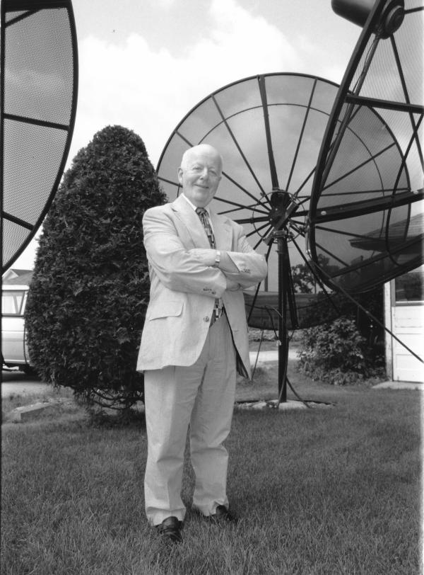 Dick_Record satellite dishes.jpg Dick_Record satellite dishes.jpg