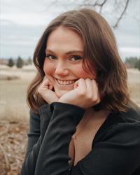 Ellie Parish Headshot